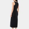 Ärmelloses schwarzes Kleid mit Drapierung und Druckknöpfen