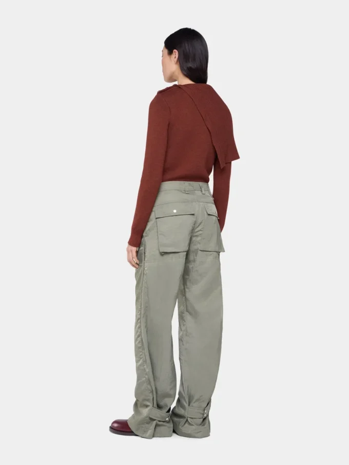 Rostfarbener Pullover aus Wolle