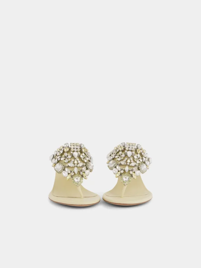 Sandalen mit Kitten-Absatz und Strass