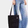 Schwarze Raffia-Tasche mit Logo