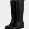 Schwarze Stiefel aus glattem Leder