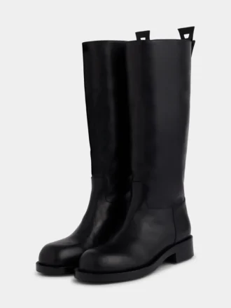 Schwarze Stiefel aus glattem Leder