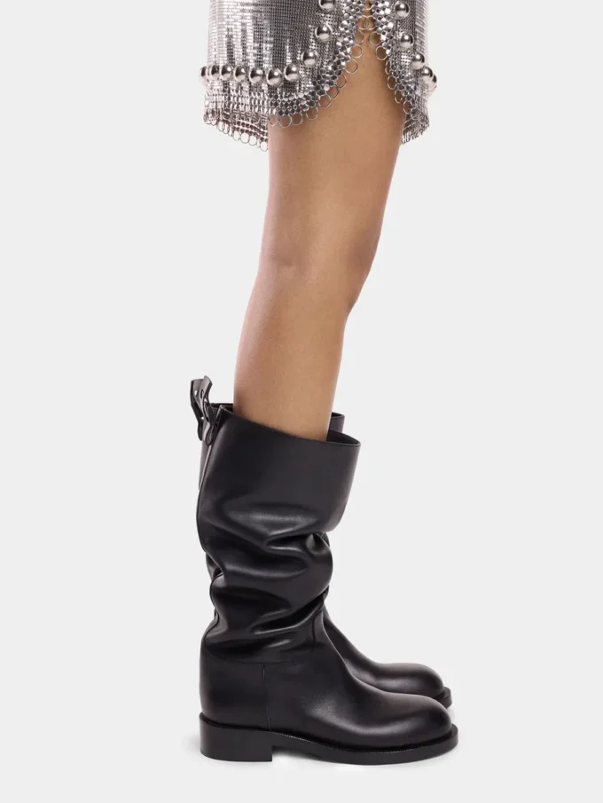 Schwarze Stiefel aus glattem Leder