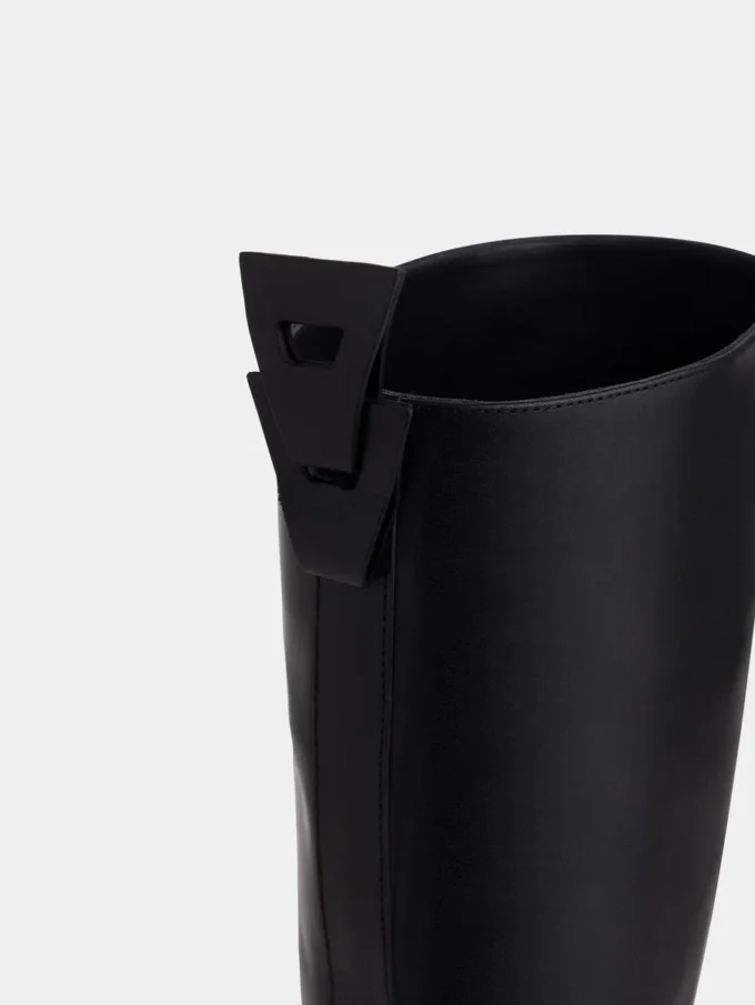 Schwarze Stiefel aus glattem Leder