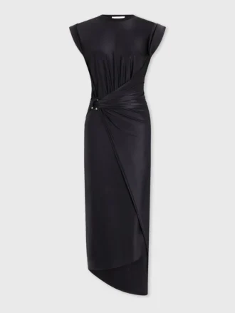 Schwarzes drapiertes Kleid mit charakteristischem Piercing