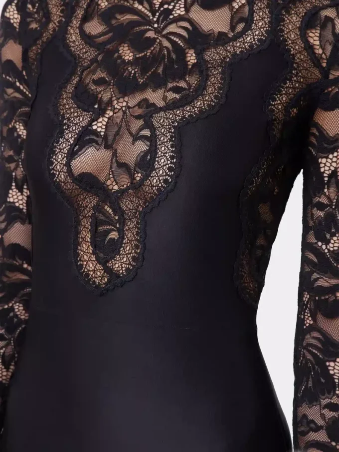Schwarzes langes Kleid aus Spitze und Jersey