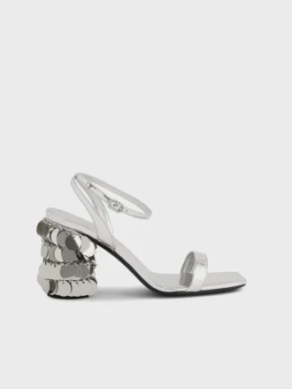 Silberne Sandalen mit glitzernden Scheibenabsätzen
