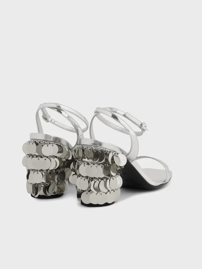 Silberne Sandalen mit glitzernden Scheibenabsätzen