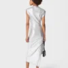 Silbernes Drapé-Pression-Kleid aus Lurex Silbernes Drapé-Pression-Kleid aus Lurex