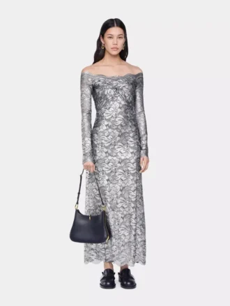 Silbernes langes Kleid aus Spitze