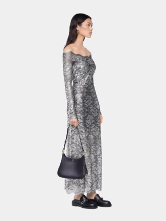 Silbernes langes Kleid aus Spitze