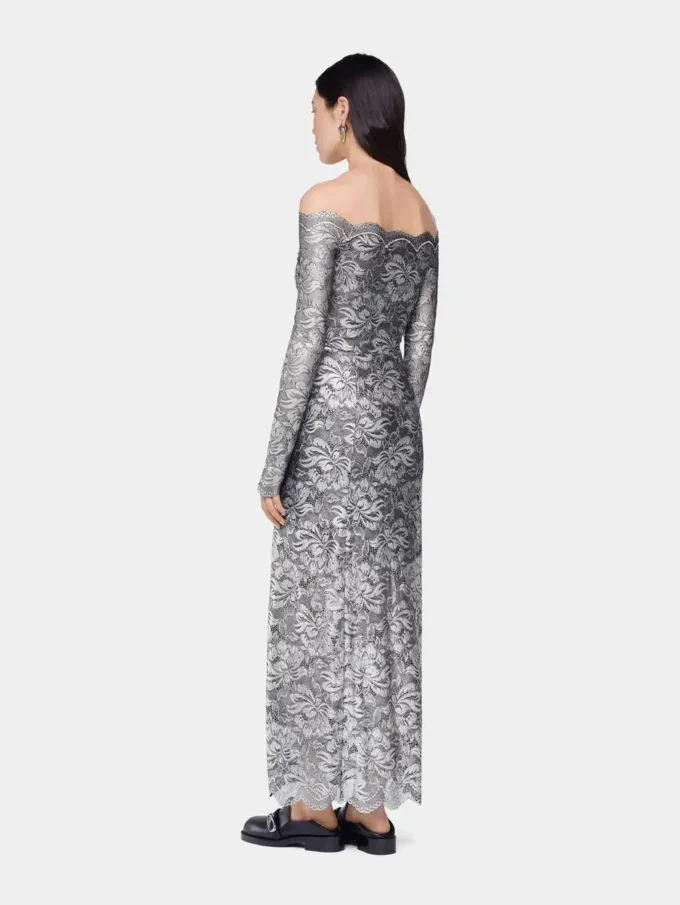 Silbernes langes Kleid aus Spitze