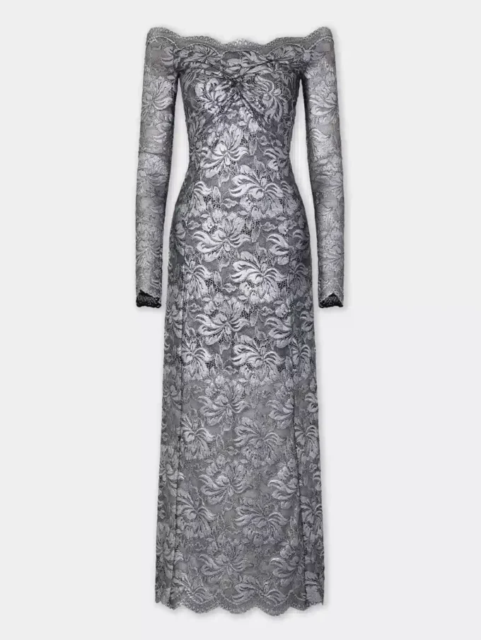 Silbernes langes Kleid aus Spitze