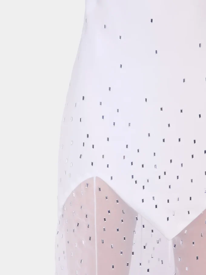 Weißes, ärmelloses, langes Kleid aus Musselin und Satin