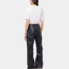 Weißes T-Shirt mit Piercing